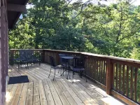 Huge Decks with A+ Views-Hot Tub-Firepl-King Beds-WiFi-Only 2 Miles from Parkway Hotels near Sugarlands Valley Nature Trail