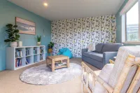 Stunning Surfers 4 Bedroom Beach House Hotel a Waihi Beach