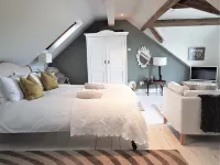 Truly STUNNING VIEWS at " beautiful Cotswold cottage" in AONB, Cotswolds England