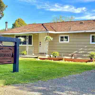 Cozy 2 bedroom house on 1.5 acres Hotel Exterior