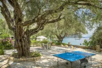 Prestige Collection | BARBATI | Beach Front Corfiot Villa & Large Private Pool Hotel a Mparmpati