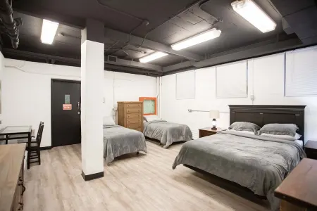 Charming Prohibition-Era Speakeasy Lounge with Bedroom and Commercial Kitchen Отели в г. Су-Сент-Мари