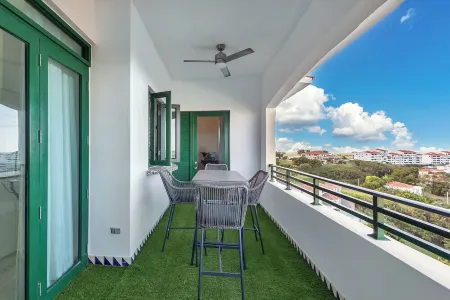 Stunning 4BR Penthouse with Ocean & Golf Views - Wyndham Residence