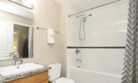 Resort Style Amenities With Pool & hot Tub, Minutes to Wineries and Golf 딜워쓰 사커 공원 주변 호텔