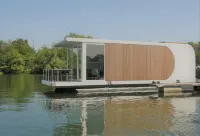 Luxury houseboat with panoramic view. Beautiful location and close to the city of Maastricht. Hotels in Heugem