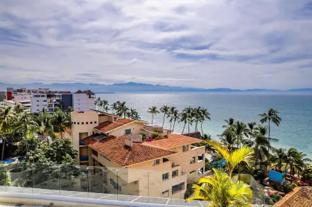 Casa Kaia, Luxury Boho-chic 2BD 2BA Ocean View Condo, Pool, Pets OK, ZONA DORADA