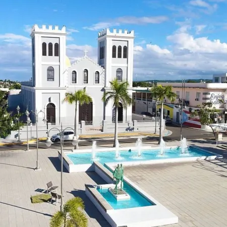 Enchanting 3 bedroom Family Size  Beach gated condo steps to beach Isabela