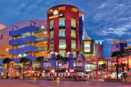 NEW Sunshine Gorgeous- 3BD/2BA -Private Backyard! Отели рядом с достопримечательностью «W.I.S.E Private School»