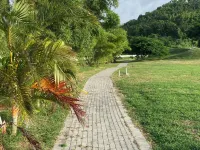 Modern, Cozy, Airy 3-Bedroom Tropical Escape in Oceanpointe, Hanover, Jamaica 루세아 호텔