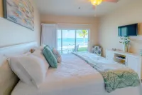 SUMMER DISCOUNTED! Beachfront Oasis/Steps to Beach/Beautiful Views!