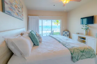 SUMMER DISCOUNTED! Beachfront Oasis/Steps to Beach/Beautiful Views!