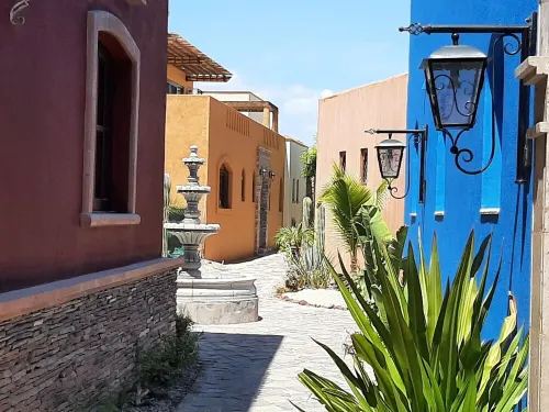 Villa de la Luna Loreto - Short walking distance to the beach and golf course.