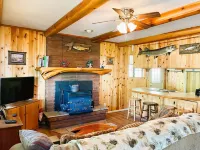 Rustic 2 Bedroom Cabin 1 in a Peaceful Forest! Hotels in Pinetop-Lakeside