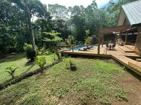 Jungle House, 100m From the Beach, With Private Pool Отели рядом с достопримечательностью «Бока-дель-Драго»