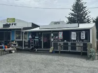 After Dune Delight 3 Bedroom, 2 Bathroom, fully fenced Home Hotels in Waitārere