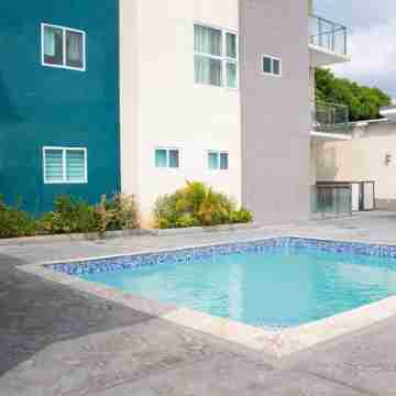 Modern and Serene: 1 Bedroom Condo in the City Fitness & Recreational Facilities