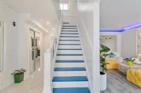 At the Blue Tulips you will experience luxurious, private yet natural lifestyle Hotels near Clarkson Station