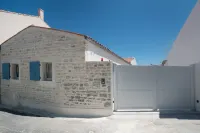 Former fisherman's house with pool in the heart of Old Cotinière