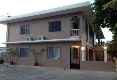 2 Bedroom 1 Bath Near Hospital and Shopping and Beach Отели рядом с достопримечательностью «Тангиссон Бич»