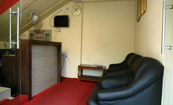 Orma Tourist Home - Housity