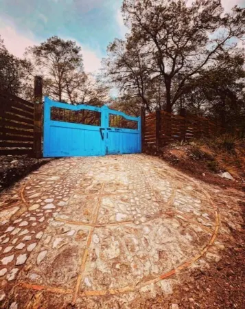 Pequeña Cabaña Mágica con Chimenea Interior