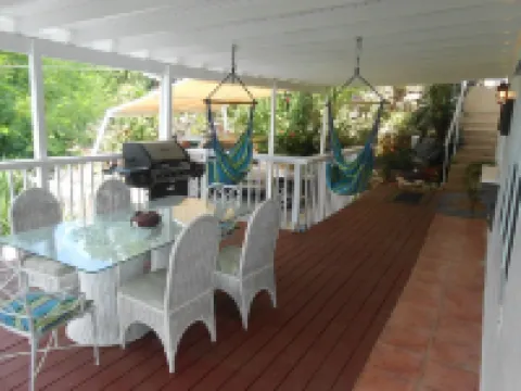 Poolside 2BR with Incredible Sunset View 住宿飯店