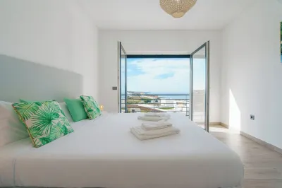 Silver Villa with ocean view Praia da Area Branca附近的飯店