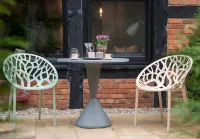 Lovingly furnished apartment in the Heidehaus, pure nature - next to the golf course. Hotels in Brietlingen