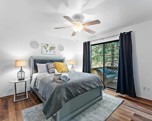 Balcony/Patio/ Fenced Yard/ Attached Garage/near Beach, Park /close to Chicago Hotels in Chesterton