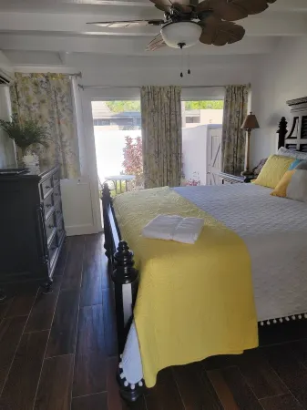 Family friendly condo located in Pineapple Village.