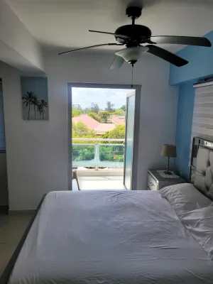 Cozy Condo Near Everything Hotels in 