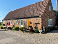Quirky Cottage Sleeping 10 S/C <br>B&B Adjoining Fox Covert Pub Yarm Hotel dekat Preston Park Museum & Grounds