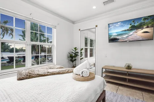 Waterfront Jungle House, Firepit, Kayaks & Sunset