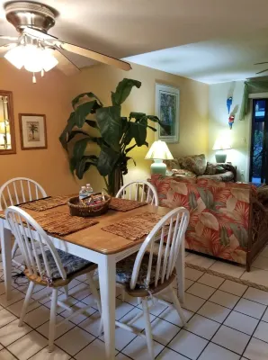 ANASTASIA ISLAND BEACH&POOL, 5 MIN WALK  IN THE HEART OF ST.AUGUSTINE BEACH Hotels in St. Augustine Beach