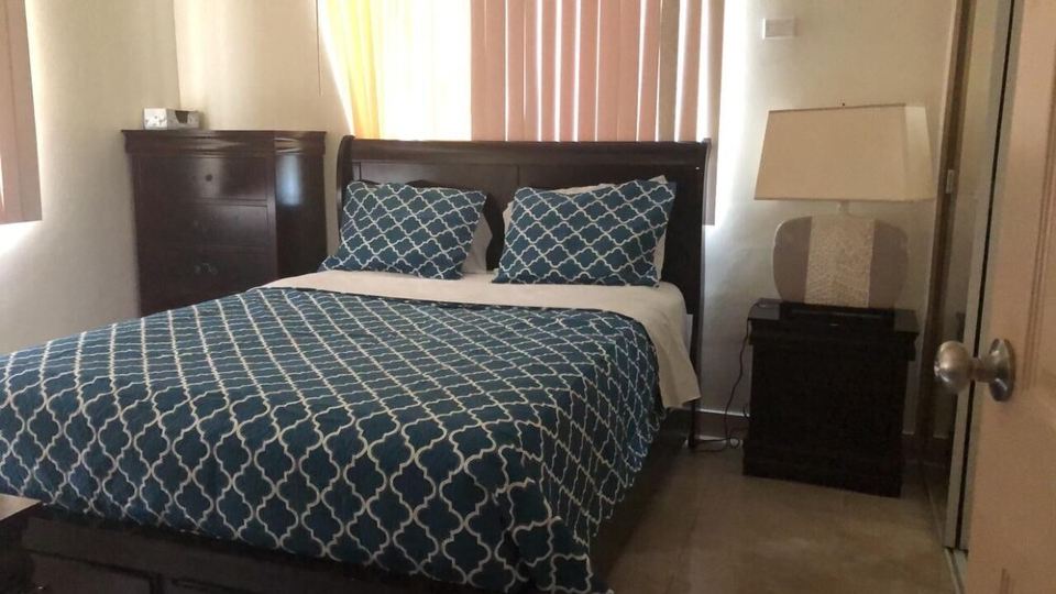 2 Bedroom 1 Bath Near Hospital and Shopping and Beach