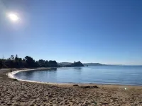 Holiday home with beautiful sea views, 3 minutes walk from the beach