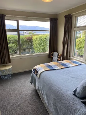 CUTE & COSY, CLOSE TO TOWN & LAKE