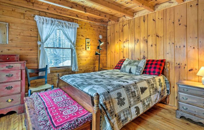 Andover Cabin Retreat w/ Hot Tub & Fireplace!