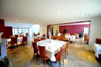 Logis- Hôtel Spa Restaurant l'Epicurial Hotels in Sainte-Colombe
