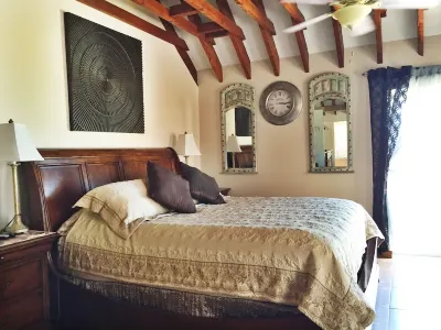 Welcome To Paradise 'AAA' - OCEANFRONT Private Romantic Getaway! Hotels near Royal Naval Dockyard