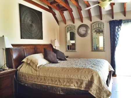 Welcome To Paradise 'AAA' - OCEANFRONT Private Romantic Getaway! Отели в г. Сэндис