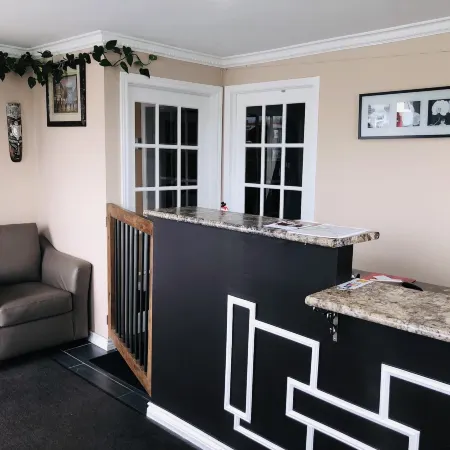 Perth Plaza Inn & Suites