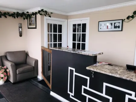 Perth Plaza Inn & Suites