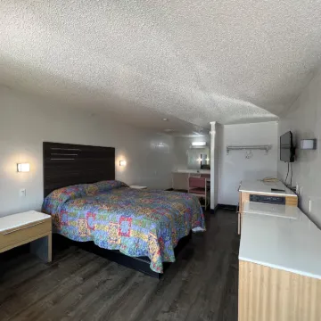 Motel Beechmont Hotels near EastGate Mall