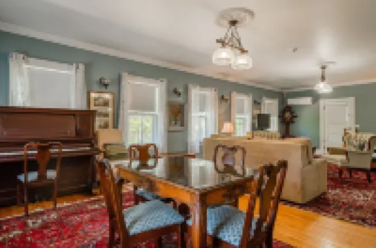 Dodge Cottage Hotels in Block Island