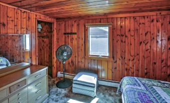 Cozy Lakefront Hale Cabin w/ Access to Boat Ramp!