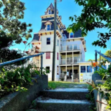 The Glen Cove Hotel & Restaurant