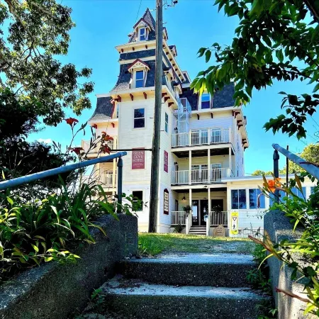 The Glen Cove Hotel & Restaurant