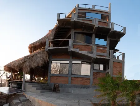 Hush Maderas Отели рядом с достопримечательностью «San Juan del Sur Library»