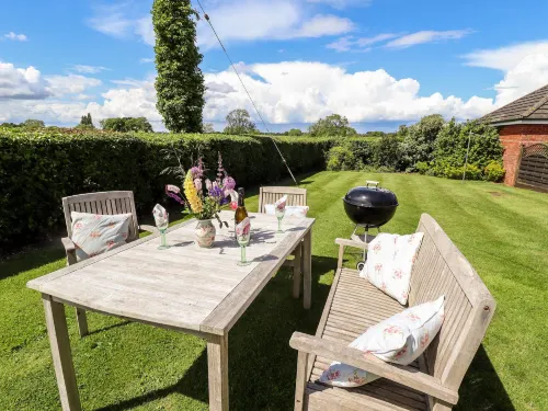 East Farm Cottage Hotels in West Lindsey District